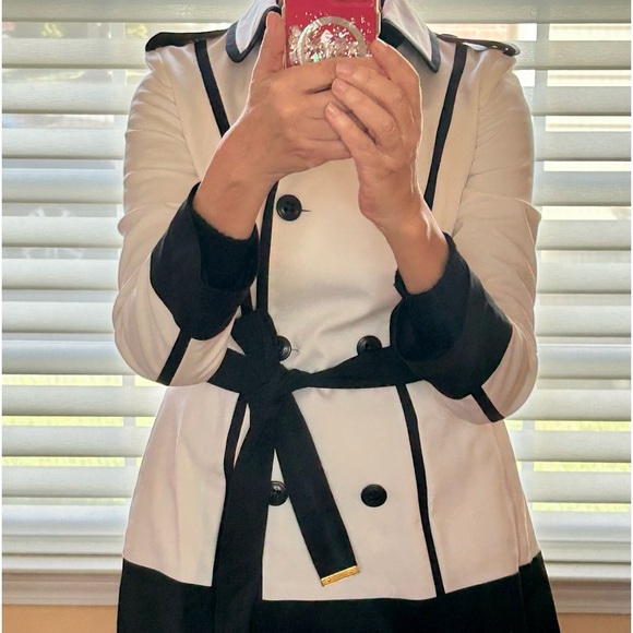 ESCADA trench jacket size 40/8 in great condition - Picture 3 of 7